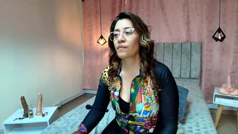 Snapshot of violetascott_ chatting on 01/10/25, 12:36 VIOLETA online show from 01/10/25, 12:36