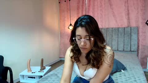 Snapshot of violetascott_ chatting on 01/15/25, 04:32 VIOLETA online show from 01/15/25, 04:32