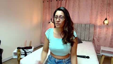 Snapshot of violetascott_ chatting on 03/07/25, 12:45 VIOLETA online show from 03/07/25, 12:45
