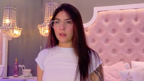 Cute Violet online show from 11/17/25, 01:39