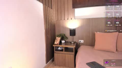 Snapshot of violetcarson_ chatting on 09/29/25, 01:27 Violet online show from 09/29/25, 01:27