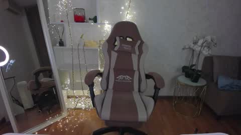 Violet online show from 10/18/25, 05:54