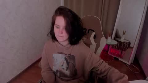 Violet online show from 11/06/25, 04:41