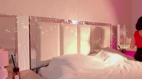 Violet online show from 11/19/25, 05:13