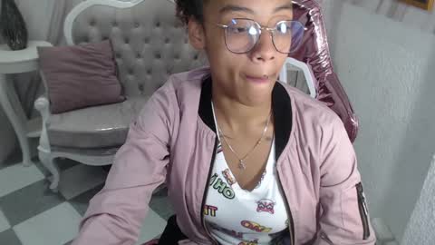 Snapshot of violeth_b chatting on 12/19/24, 12:45 violeth_b online show from 12/19/24, 12:45