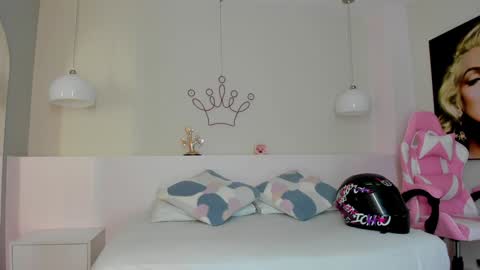 Snapshot of violeth_hill chatting on 01/09/25, 03:26 Violeth Hill online show from 01/09/25, 03:26