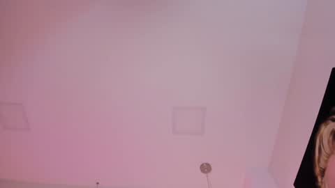 Snapshot of violeth_hill chatting on 02/07/25, 08:11 Violeth Hill online show from 02/07/25, 08:11
