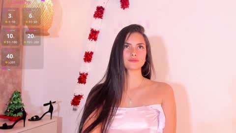 Snapshot of violethilton chatting on 12/18/24, 11:30 violeth online show from 12/18/24, 11:30