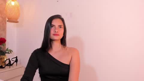 Snapshot of violethilton chatting on 03/05/25, 10:10 violeth online show from 03/05/25, 10:10