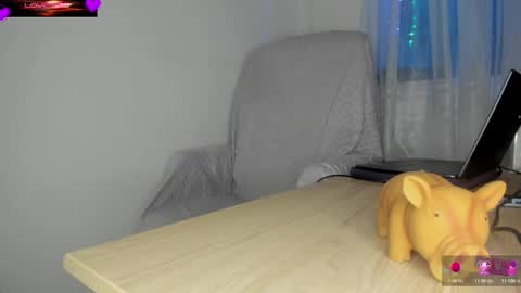 Snapshot of violetparkker chatting on 11/19/25, 04:45 violetparkker online show from 11/19/25, 04:45