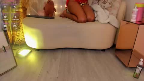 violett23_ online show from 10/22/25, 04:02