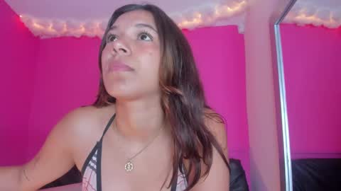 Snapshot of violett_24_ chatting on 02/25/25, 03:27 violett_24_ online show from 02/25/25, 03:27