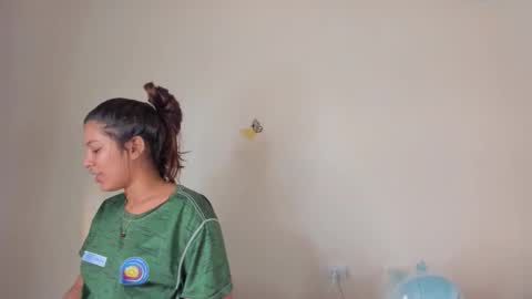 violett_24_ online show from 11/14/25, 01:15