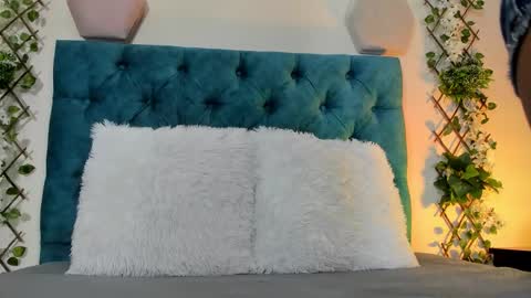 violett  rousee online show from 10/26/25, 02:23