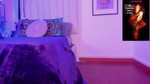 Snapshot of violett__sinclair1 chatting on 10/14/25, 12:50 Violett online show from 10/14/25, 12:50