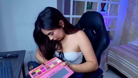 VIOLETTE online show from 11/22/25, 05:56