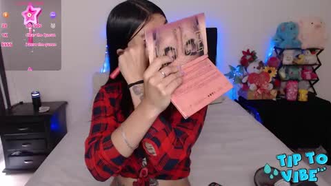 Snapshot of violett_flowers chatting on 02/01/25, 07:13 violeta online show from 02/01/25, 07:13