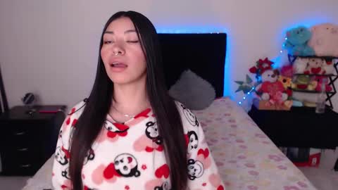 Snapshot of violett_flowers chatting on 03/11/25, 10:53 violeta online show from 03/11/25, 10:53
