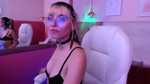 Snapshot of violetta_nur chatting on 01/20/25, 01:11 Violetta nur online show from 01/20/25, 01:11