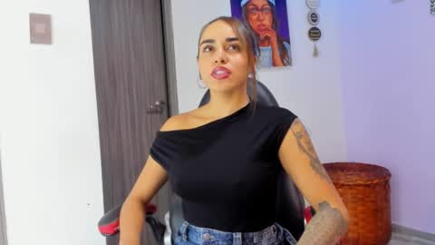 Snapshot of violettaa__ chatting on 11/25/25, 11:16 Violetta online show from 11/25/25, 11:16