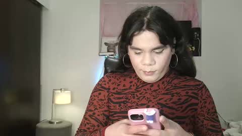 Snapshot of violettacam69 chatting on 01/22/25, 03:52 violettacam69 online show from 01/22/25, 03:52