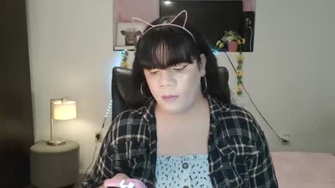 Snapshot of violettacam69 chatting on 01/24/25, 02:49 violettacam69 online show from 01/24/25, 02:49