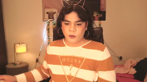 Snapshot of violettacam69 chatting on 02/01/25, 07:47 violettacam69 online show from 02/01/25, 07:47