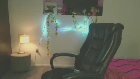 Snapshot of violettacam69 chatting on 02/05/25, 09:04 violettacam69 online show from 02/05/25, 09:04