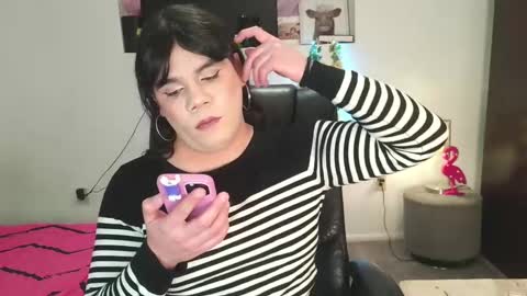 Snapshot of violettacam69 chatting on 02/09/25, 06:11 violettacam69 online show from 02/09/25, 06:11