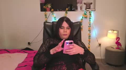Snapshot of violettacam69 chatting on 02/11/25, 01:30 violettacam69 online show from 02/11/25, 01:30
