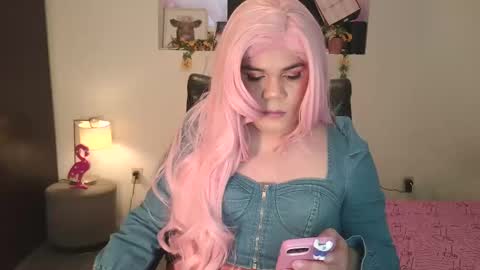 Snapshot of violettacam69 chatting on 02/19/25, 10:53 violettacam69 online show from 02/19/25, 10:53