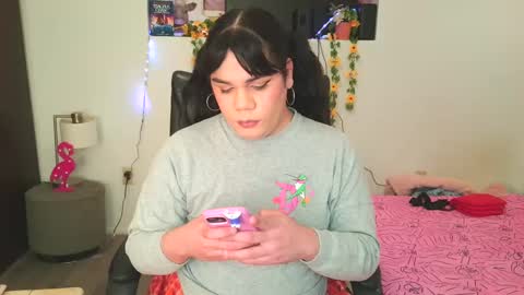 Snapshot of violettacam69 chatting on 02/28/25, 10:20 violettacam69 online show from 02/28/25, 10:20