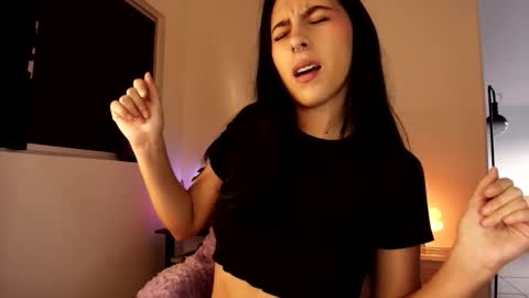 Violetta....Follow me in Twitter... online show from 10/19/25, 10:49