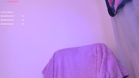 Snapshot of violettbones chatting on 12/18/24, 05:37 Violett online show from 12/18/24, 05:37