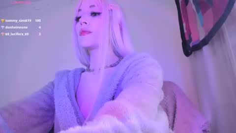 Snapshot of violettbones chatting on 01/08/25, 05:16 Violett online show from 01/08/25, 05:16