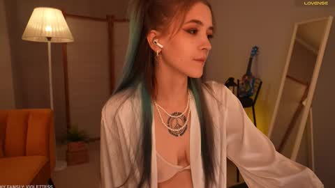 violettessa online show from 10/15/25, 10:59