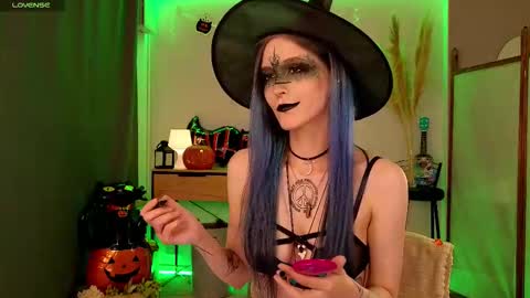 violettessa online show from 10/28/25, 02:09