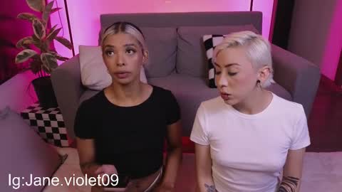 Snapshot of violettgrey_ chatting on 09/16/25, 02:01 Violet online show from 09/16/25, 02:01