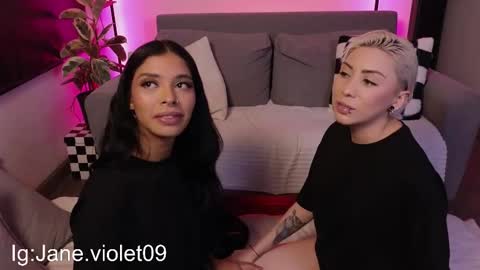 Snapshot of violettgrey_ chatting on 10/02/25, 12:17 Violet online show from 10/02/25, 12:17