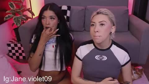 Snapshot of violettgrey_ chatting on 10/21/25, 12:55 Violet online show from 10/21/25, 12:55