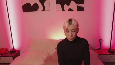 Snapshot of violettgrey_ chatting on 11/05/25, 01:16 Violet online show from 11/05/25, 01:16