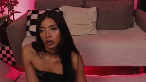 Snapshot of violettgrey_ chatting on 11/08/25, 12:33 Violet online show from 11/08/25, 12:33