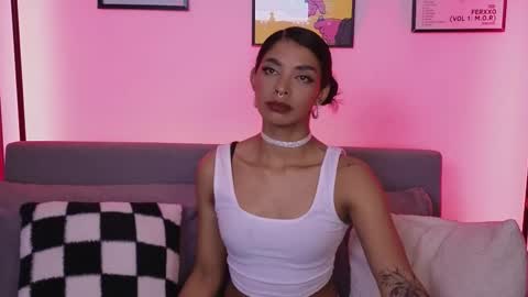 Snapshot of violettgrey_ chatting on 11/10/25, 03:16 Violet online show from 11/10/25, 03:16