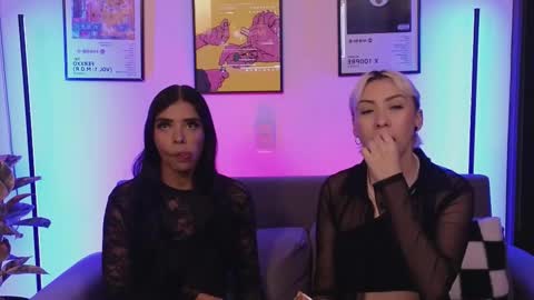 Snapshot of violettgrey_ chatting on 11/17/25, 01:33 Violet online show from 11/17/25, 01:33