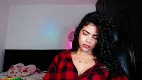 Snapshot of violetwitch05 chatting on 09/26/25, 05:55 Violet online show from 09/26/25, 05:55
