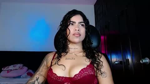 Snapshot of violetwitch05 chatting on 10/01/25, 01:33 Violet online show from 10/01/25, 01:33