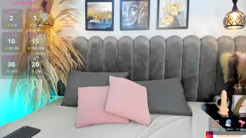 VIOLLET online show from 10/10/25, 09:14