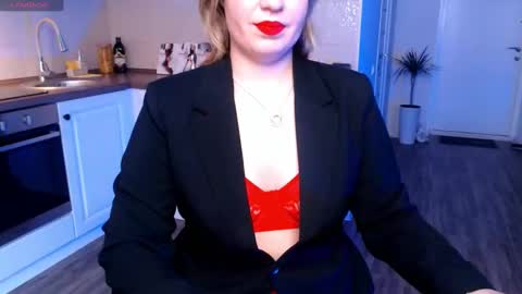 Snapshot of vip_juicy chatting on 02/14/25, 08:52 VelvettTime online show from 02/14/25, 08:52