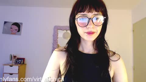 Snapshot of virtualchica chatting on 01/22/25, 02:15 Minerva online show from 01/22/25, 02:15
