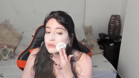 Snapshot of vitaxviper chatting on 11/15/25, 07:43 Vit a Viper online show from 11/15/25, 07:43